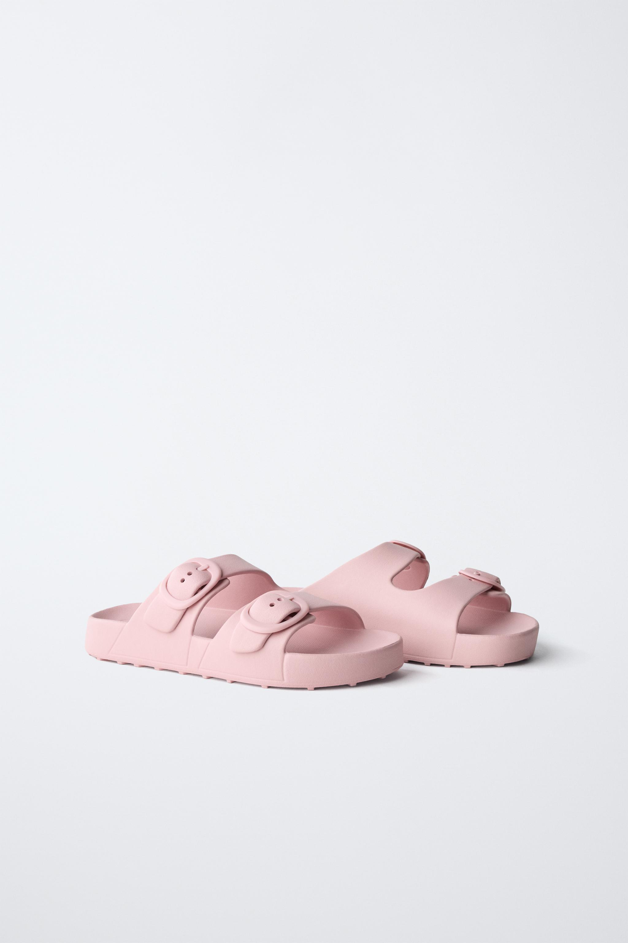 RUBBERIZED BUCKLED SANDALS